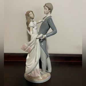 Lladro Bride & Groom Figurine